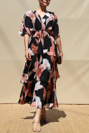 DD8574, Leaf Print Loose Fit Tiered Midi Dress